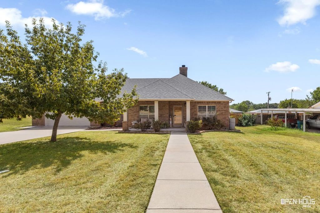2107 Ruffles Lane, Henrietta