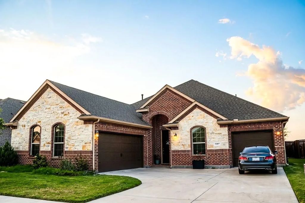 1307 Axis Deer Road, Arlington