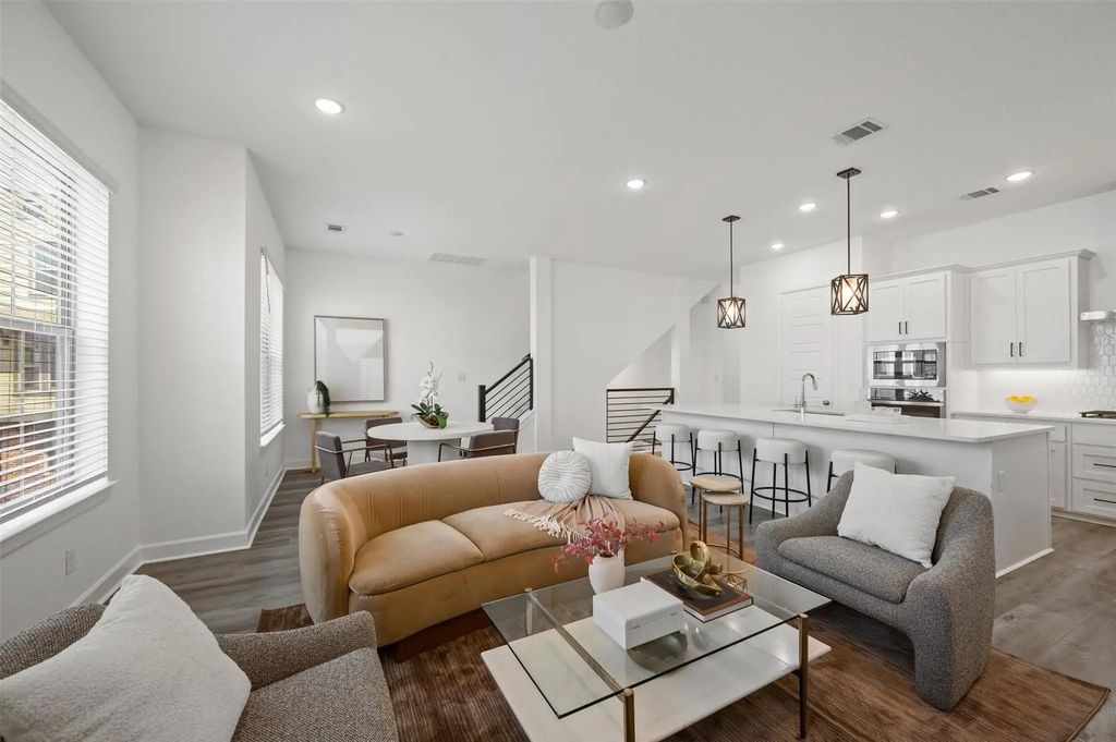 1047 Manacor Lane, Dallas