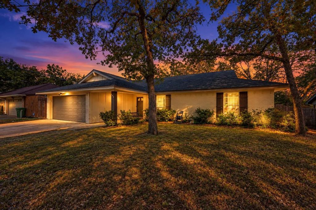 608 Ridgewood Circle, Hurst