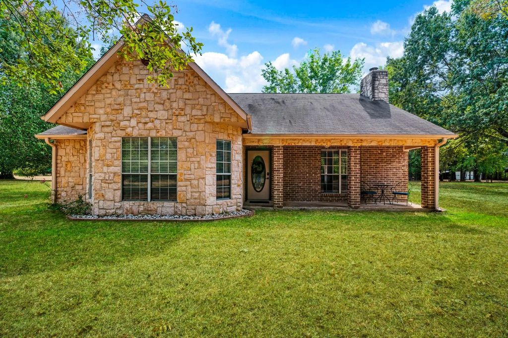 539 County Road 34775, Paris