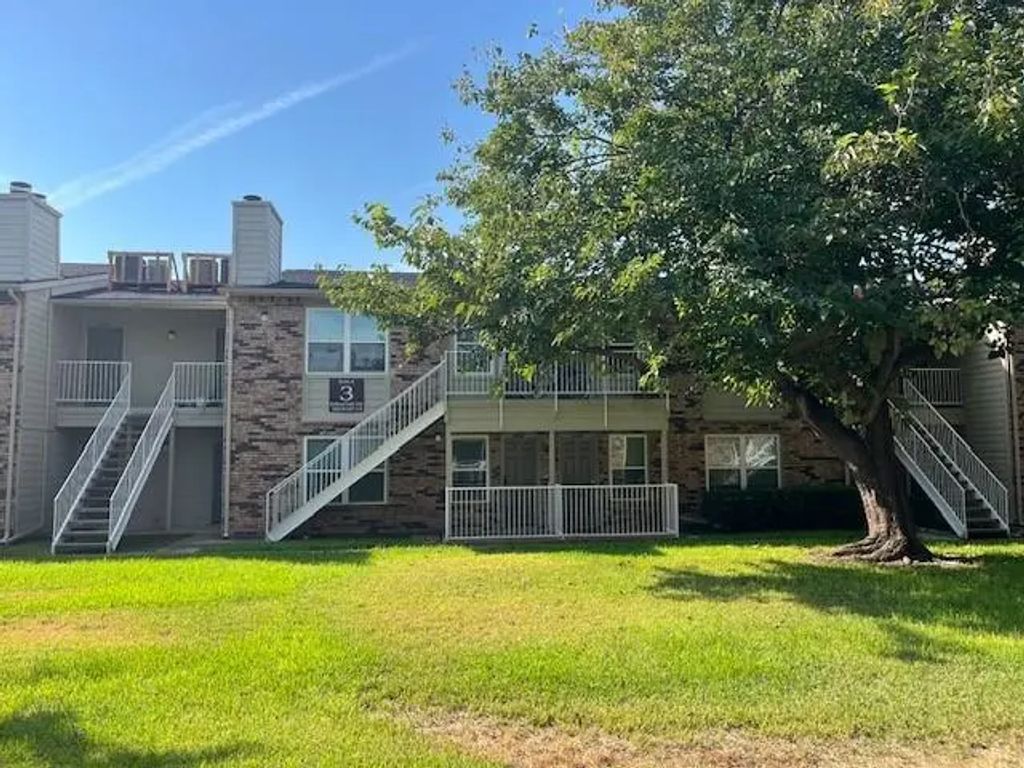2200 E Trinity Mills Road 313, Carrollton