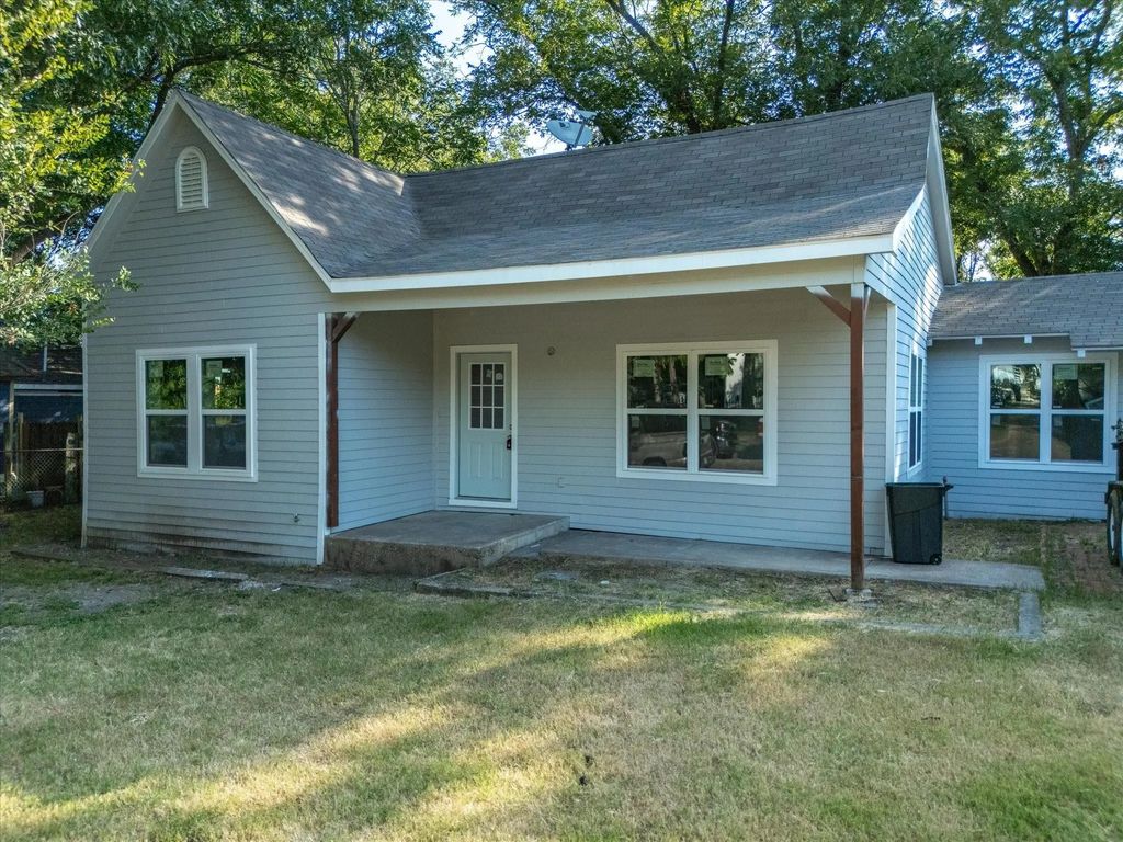 1106 N Mckinney Street, Ennis