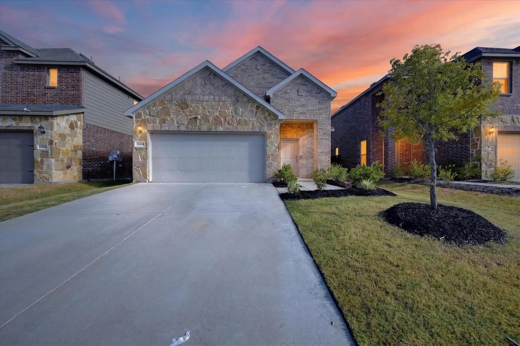 3920 Oak Creek Circle, Denison