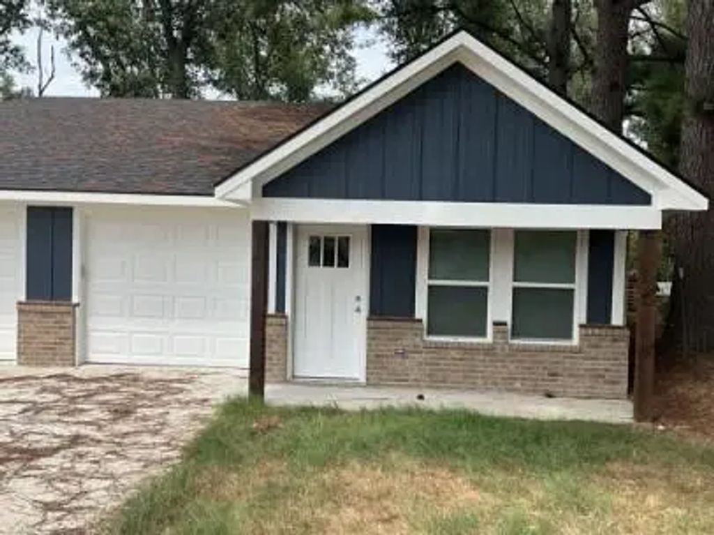 111 Chloe Drive, Mineola