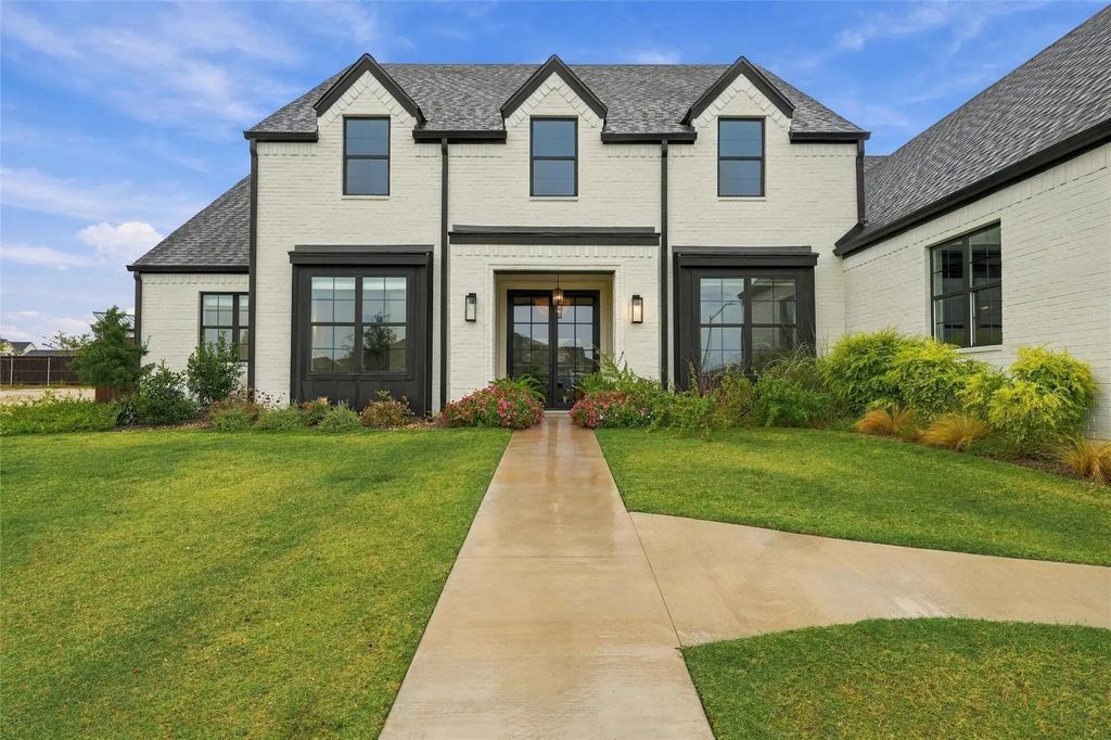 11012 Kings Canyon, Woodway