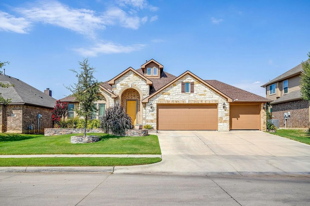 1169 Spring Cress Drive, Burleson