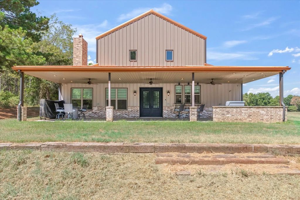636 Spruce Road, Big Sandy