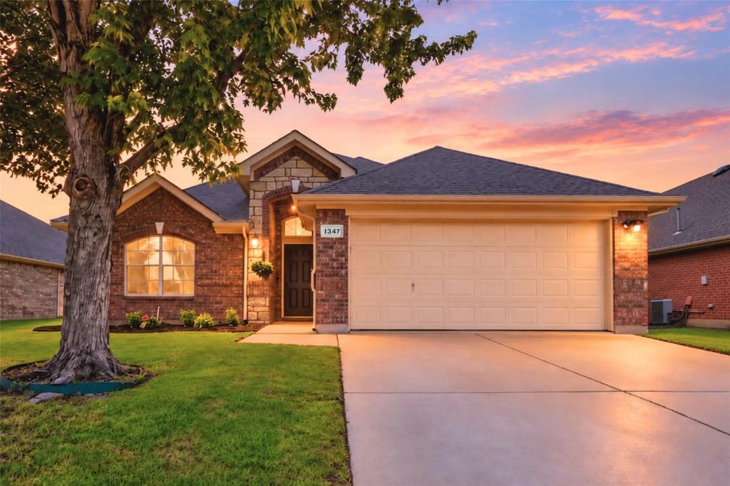 1347 Lake Forest Drive, Grand Prairie