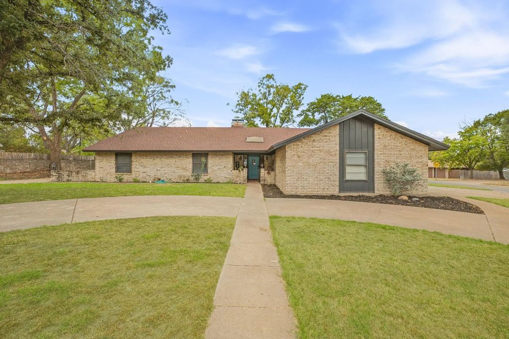 1190 N Charlotte Avenue, Stephenville