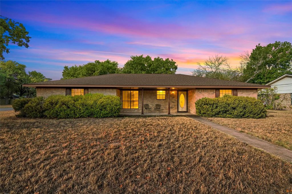 400 N Walnut Street, Waco