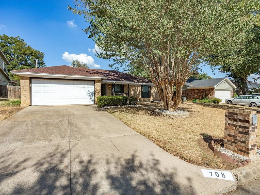 708 Nw Sandra Lane, Burleson