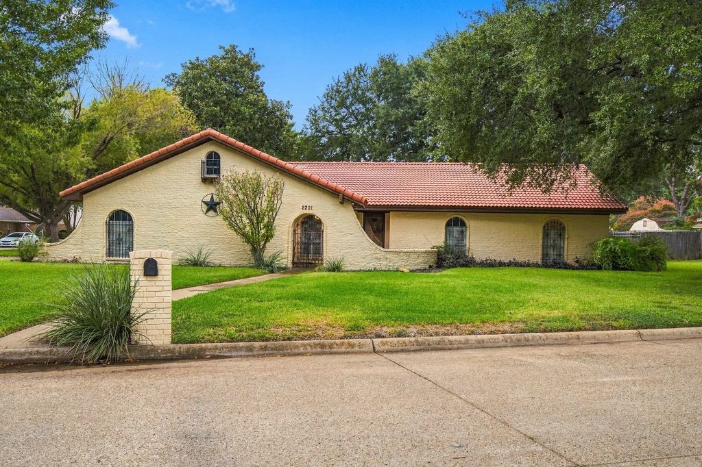 2201 Scarlet Lane, Grand Prairie