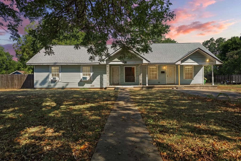 925 E Walnut Street, Hillsboro