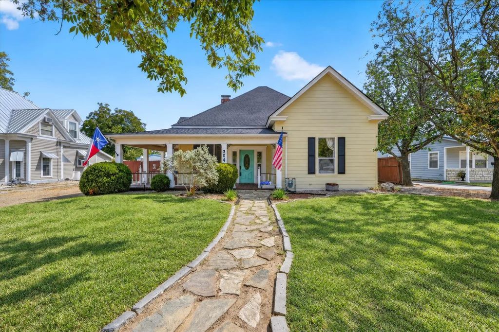 304 E Main Street, Itasca