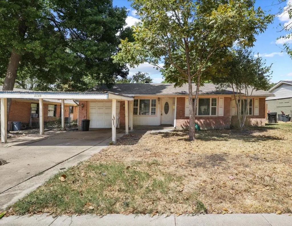 3749 Nabholtz Lane, Mesquite