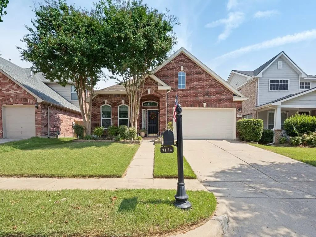 9124 Chardin Park Drive, Fort Worth