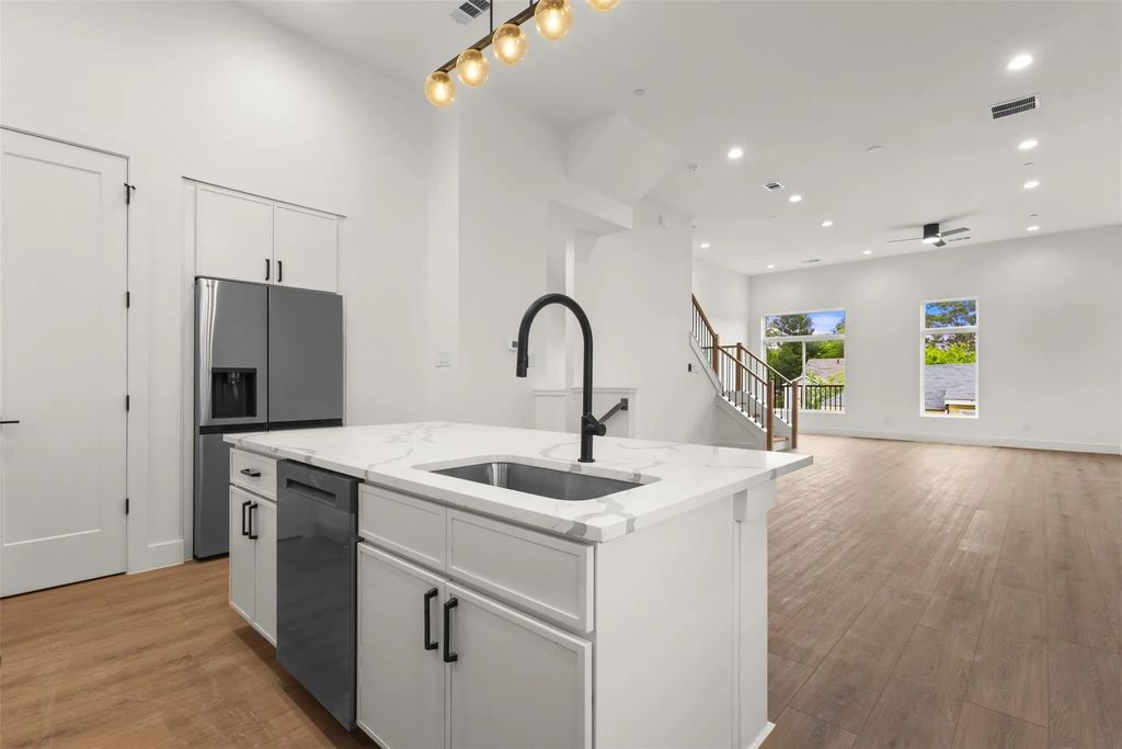 2203 Hondo Avenue 305, Dallas