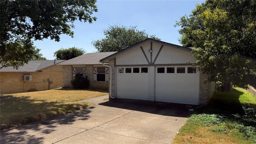 910 Shenandoah Drive, Arlington