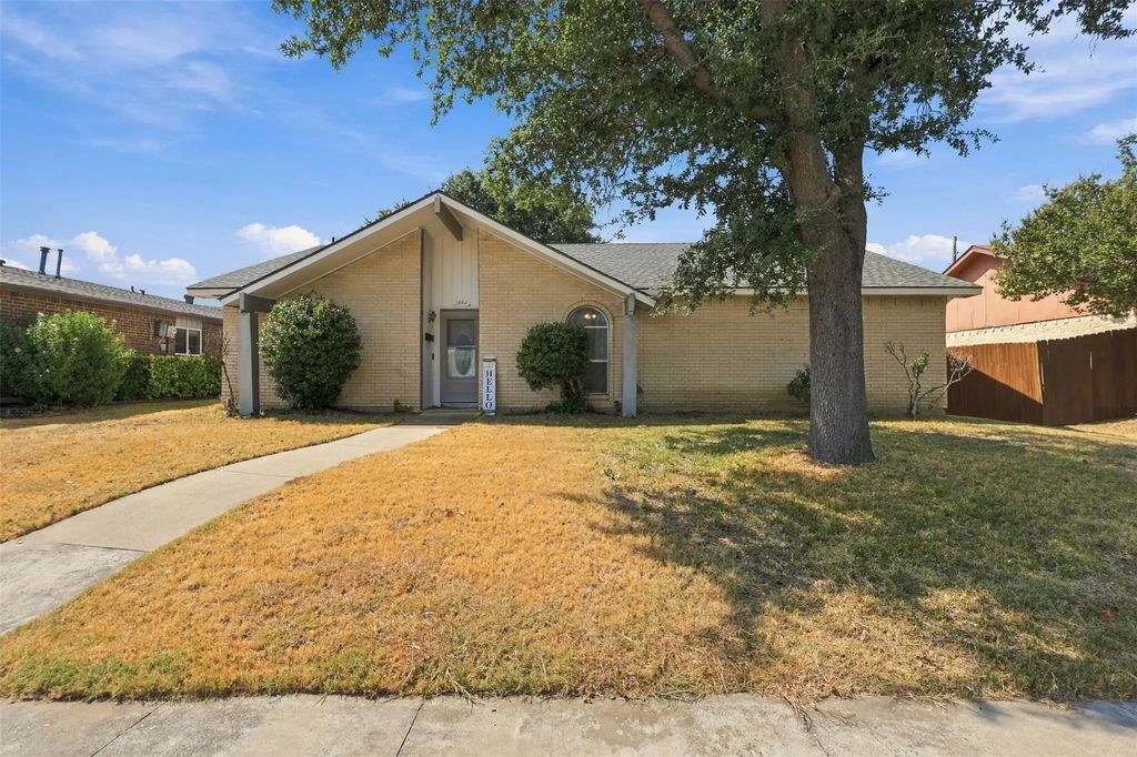 1444 Applegate Drive, Lewisville