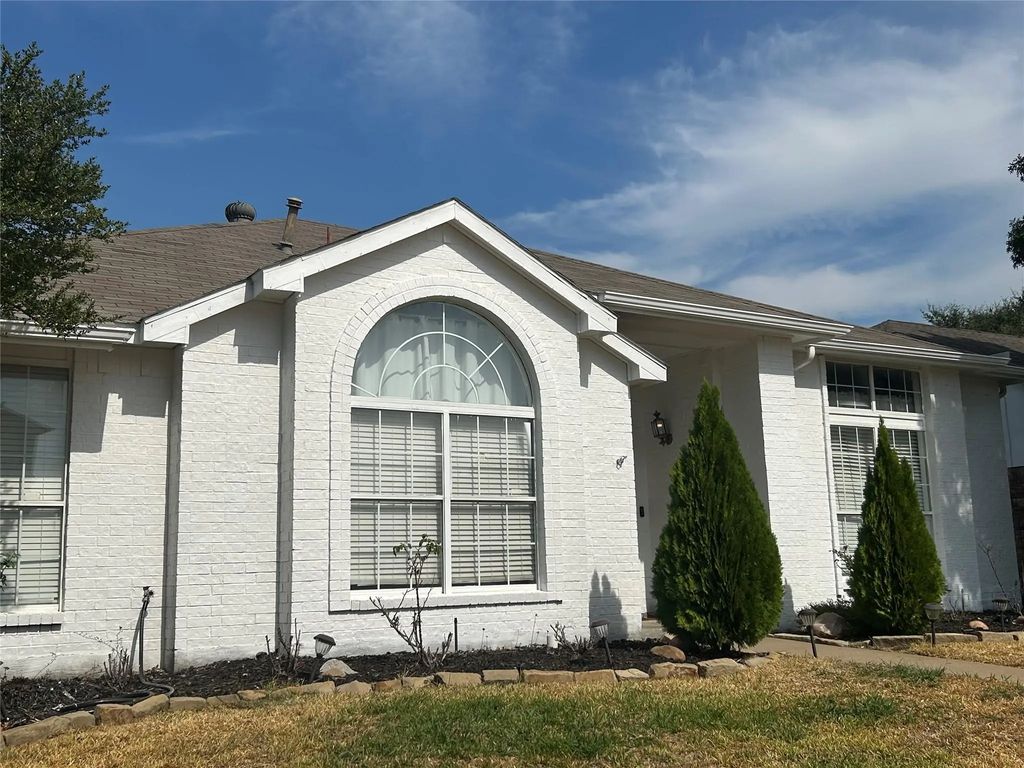 2722 Kingsbury Drive, Garland