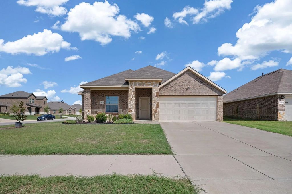 418 War Emblem Lane, Waxahachie