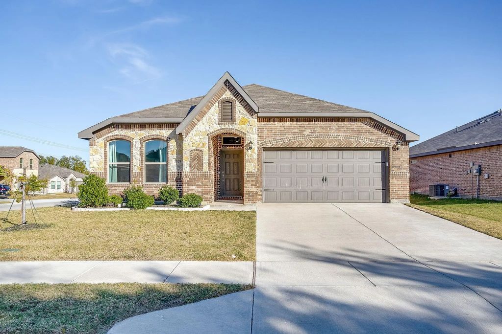 5828 Utopia Drive, Fort Worth
