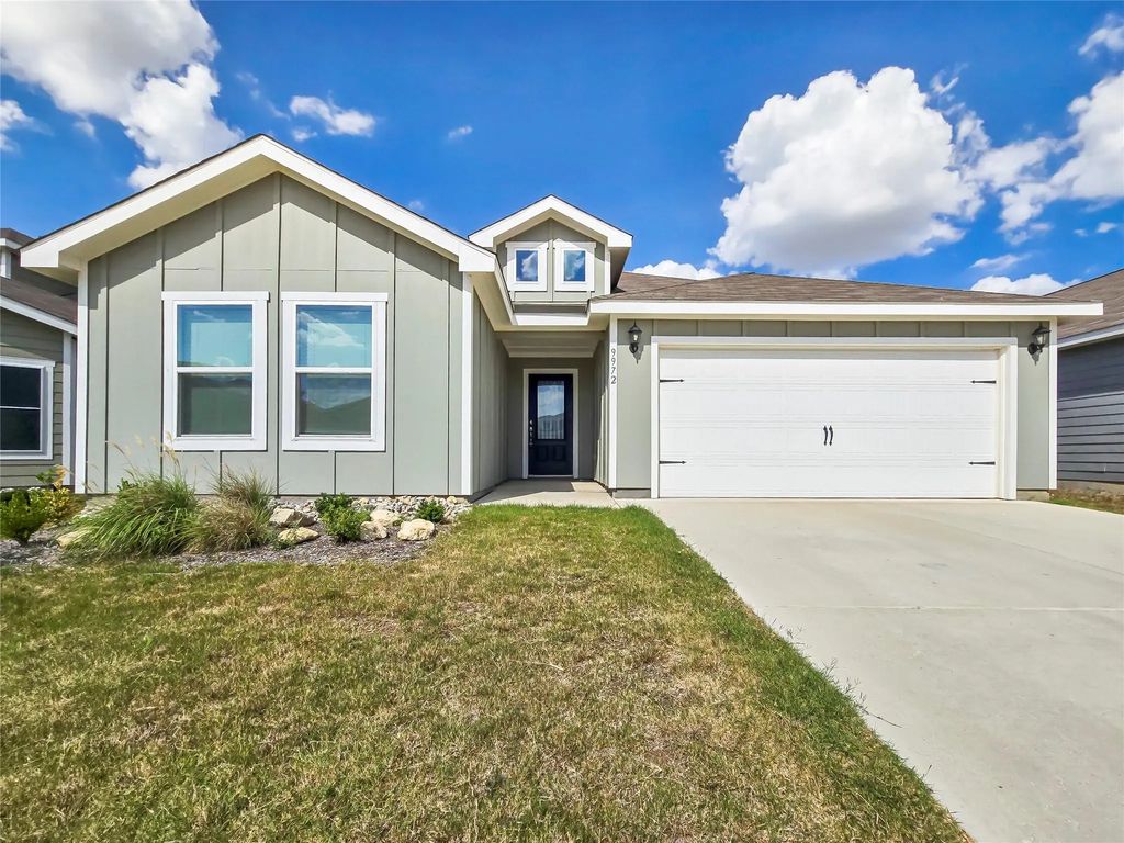 9972 Fighting Falcon Way, Fort Worth