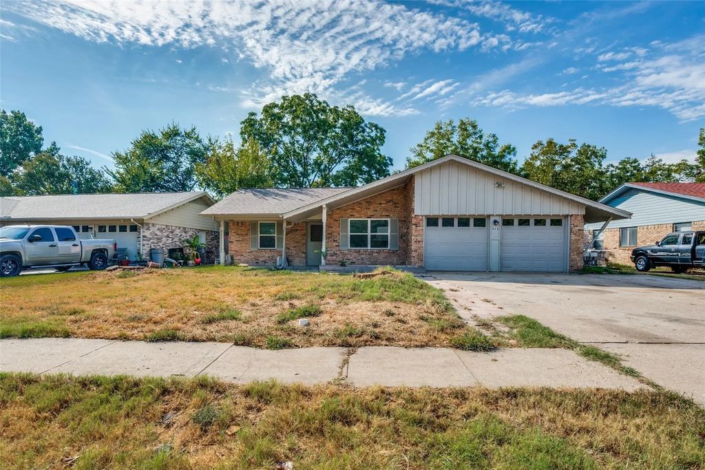 213 W Dorris Drive, Grand Prairie