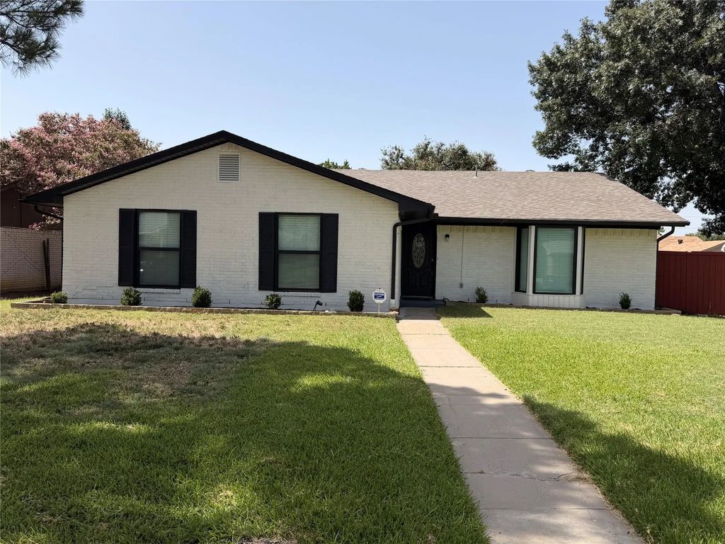 1262 Valencia Lane, Lewisville