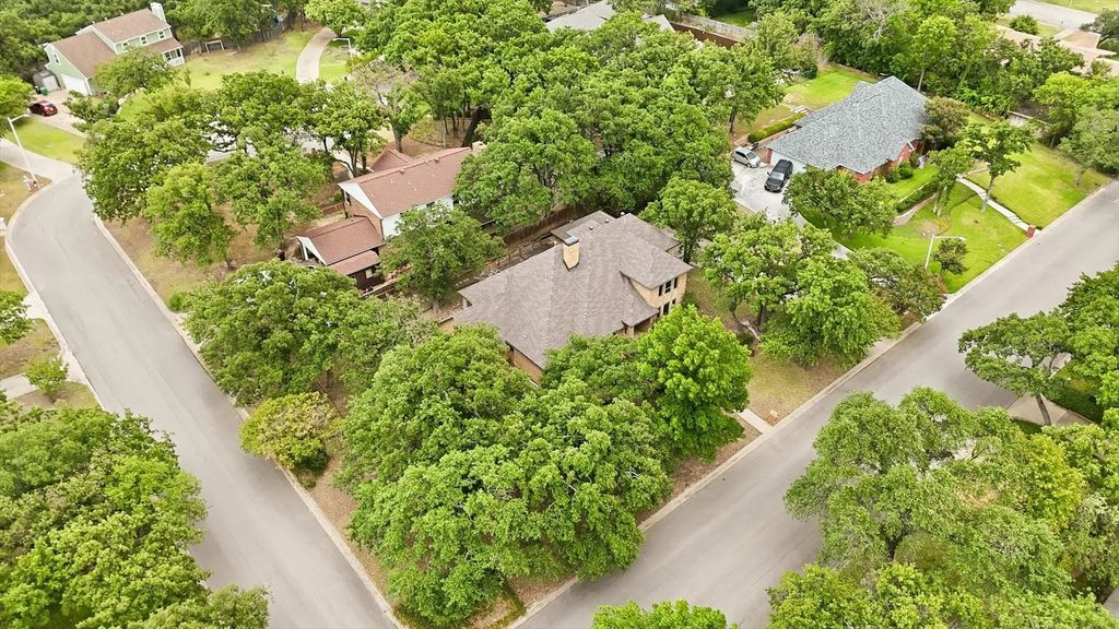 1331 Travis Street, Denton