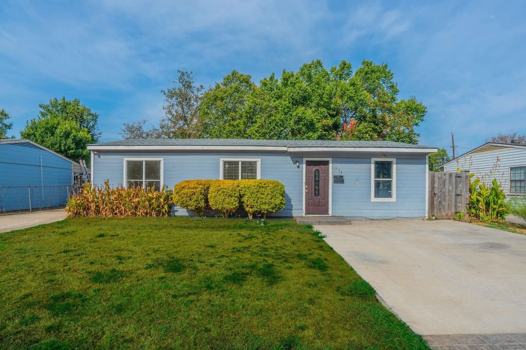 934 Indian Hills Drive, Grand Prairie