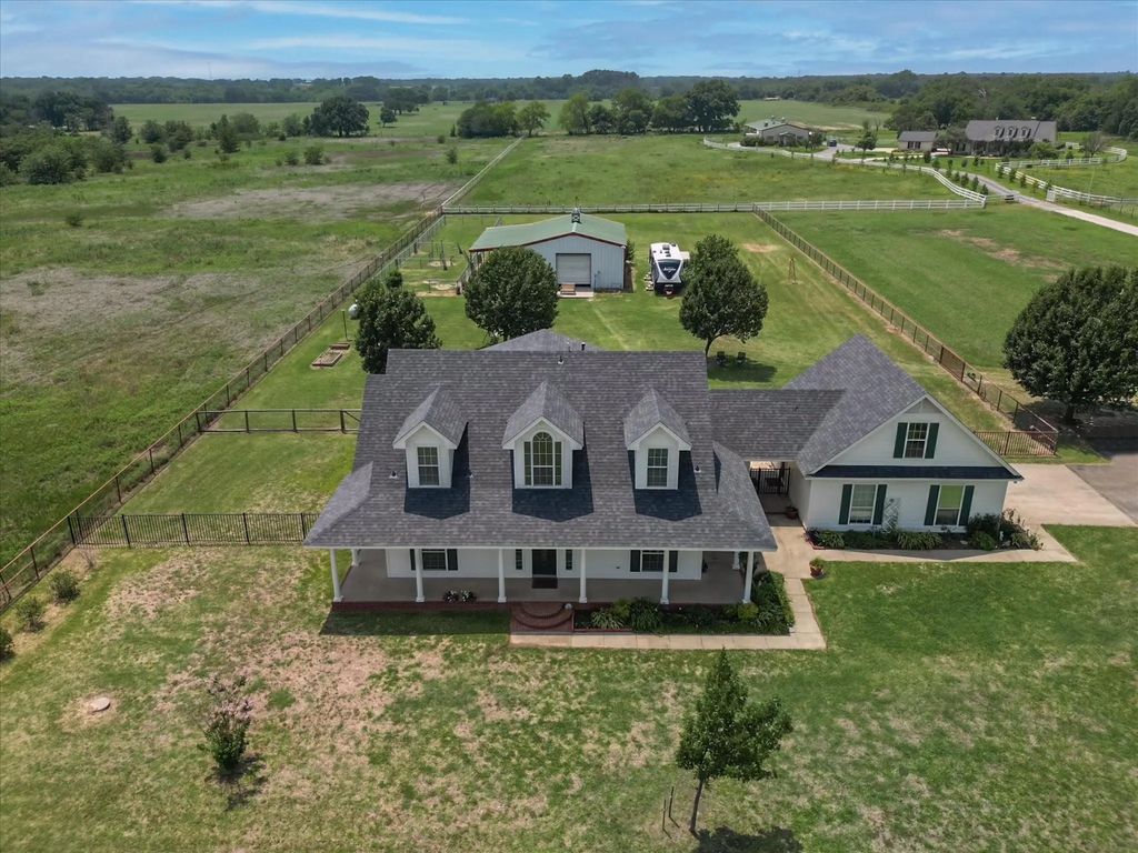6221 Fm 2931, Aubrey