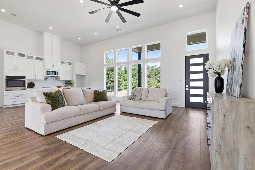 2304 Candlestick Drive, Granbury