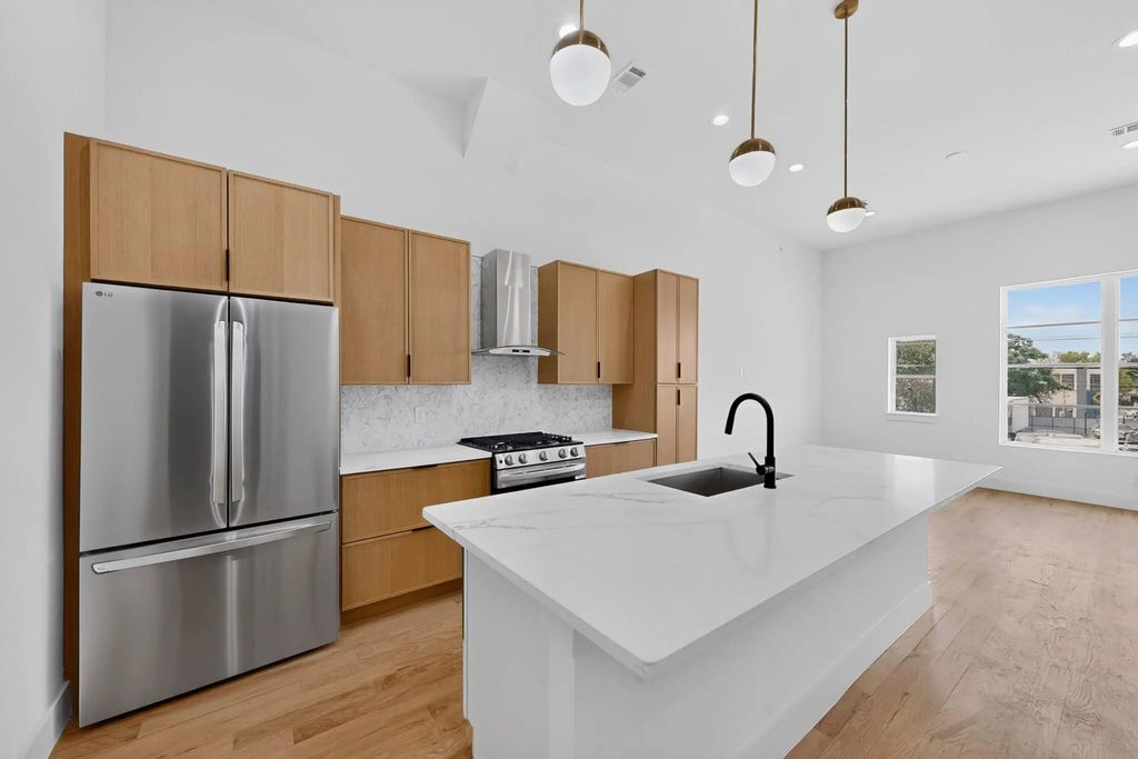 2080 Kelly Avenue 103, Dallas
