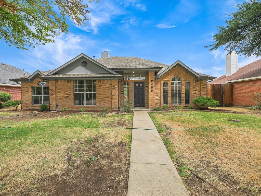 2409 Hedgeway Circle, Garland