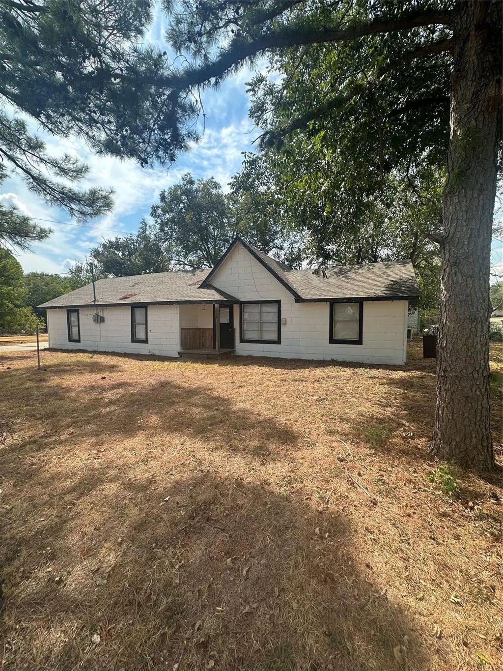 632 W Ayers Avenue, De Leon