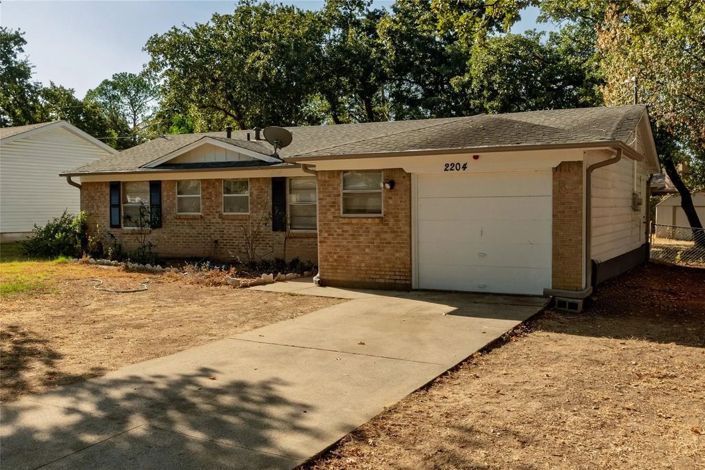 2204 Cales Drive, Arlington