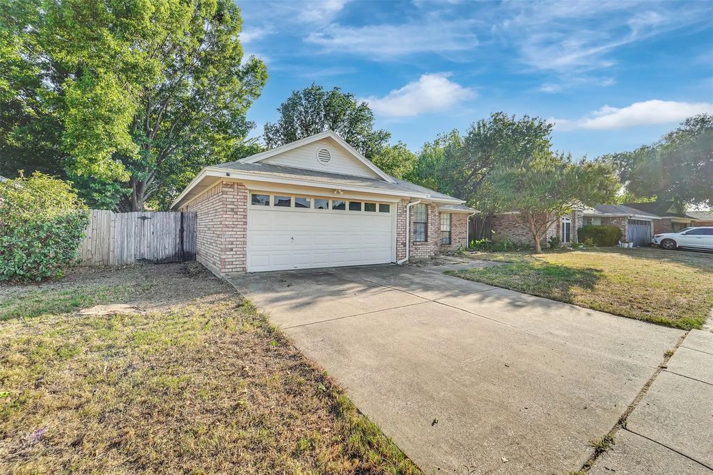 805 Salem Drive, Arlington