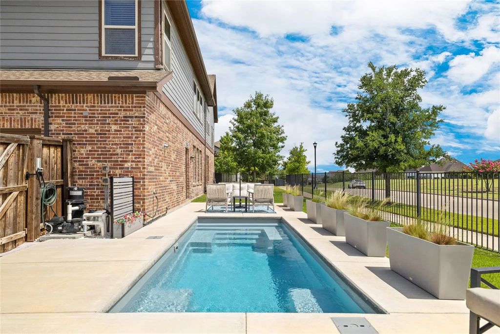 1820 Roundtree Circle W, Fort Worth