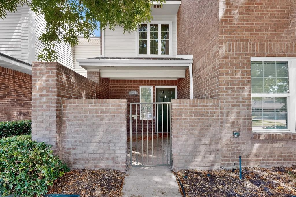 829 Summercreek Drive, Lewisville