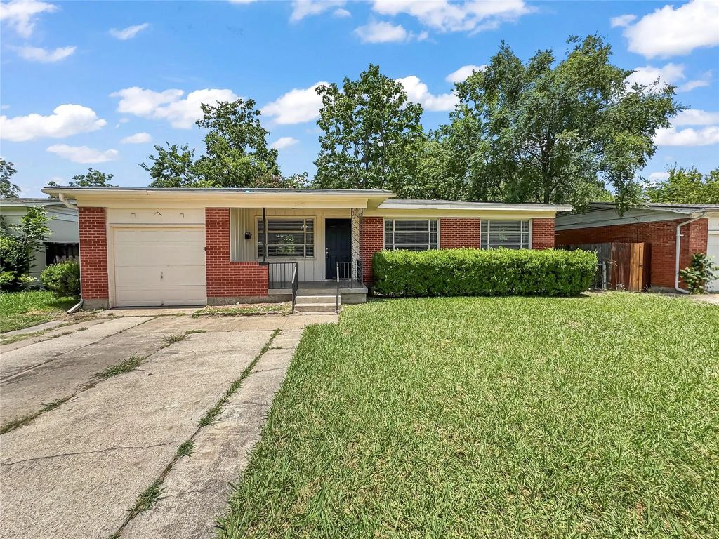 3203 Gus Thomasson Road, Dallas