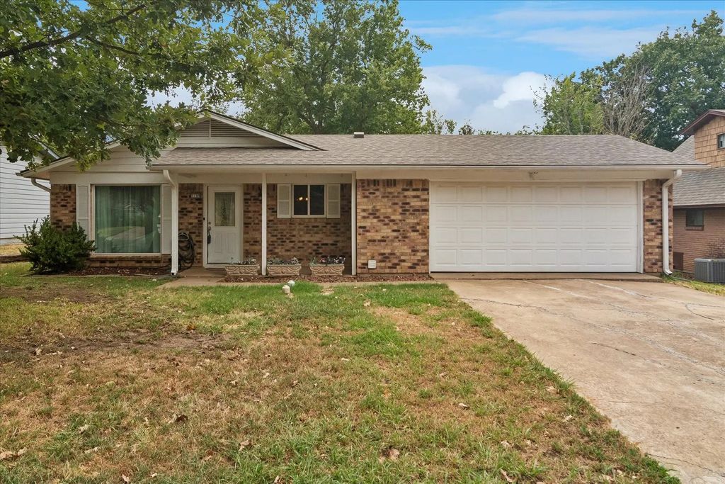 1109 S Valentine Drive, Sherman