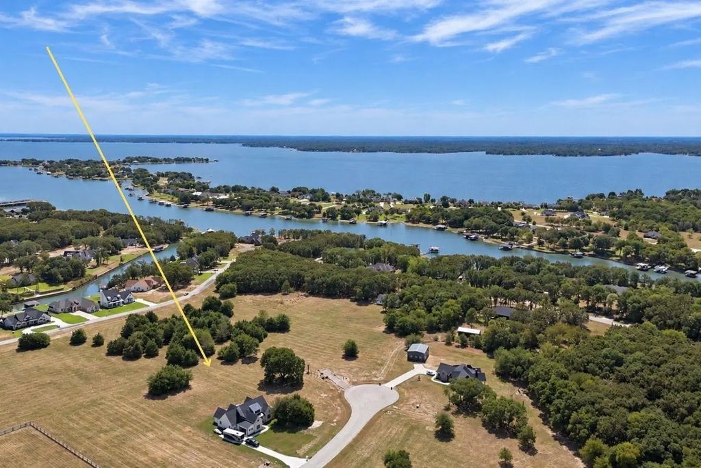Lot 381 Waverunner, Corsicana