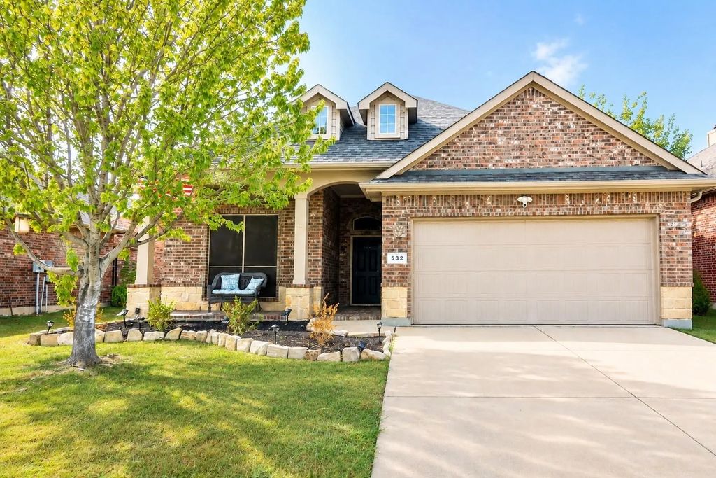 532 Vidalia Court, Fort Worth