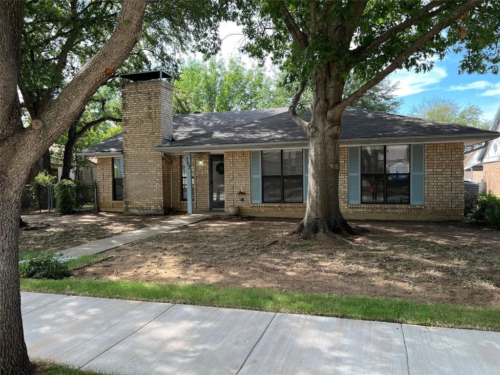 762 Red Wing Drive, Lewisville