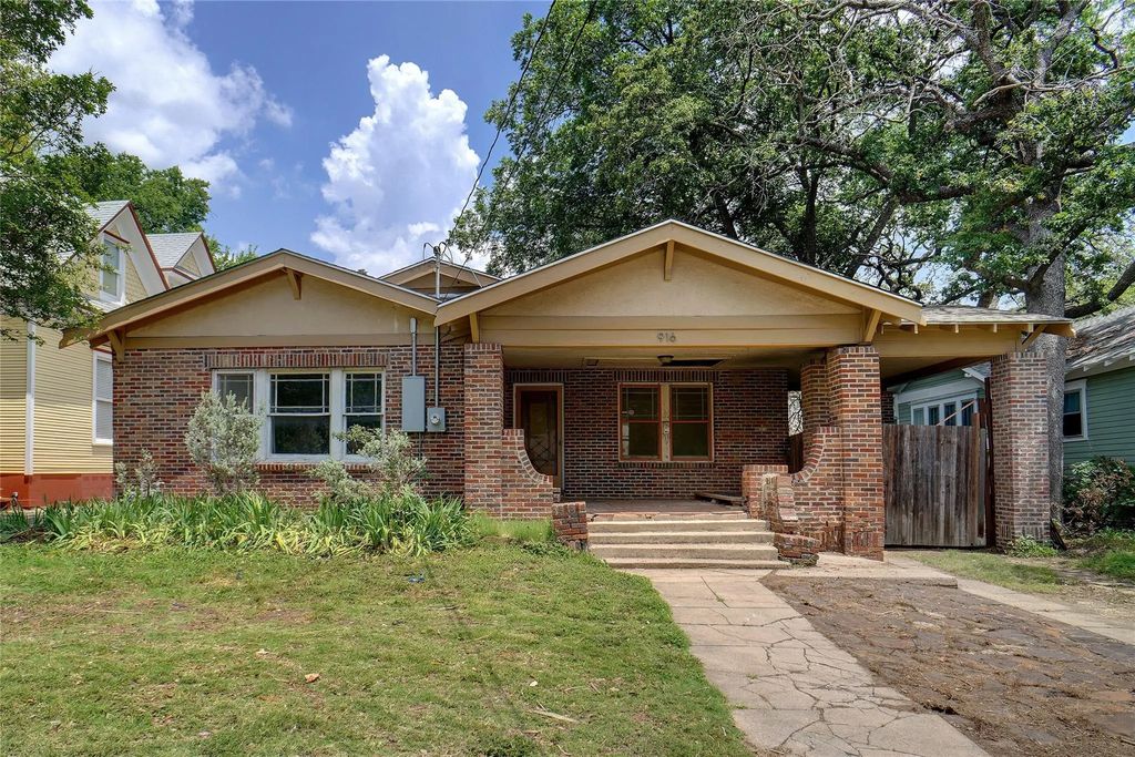 916 W Hickory Street, Denton