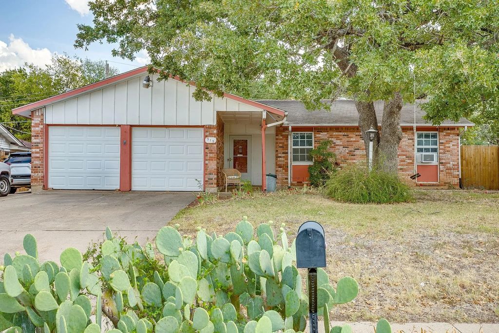 915 Cherry Laurel Lane, Arlington