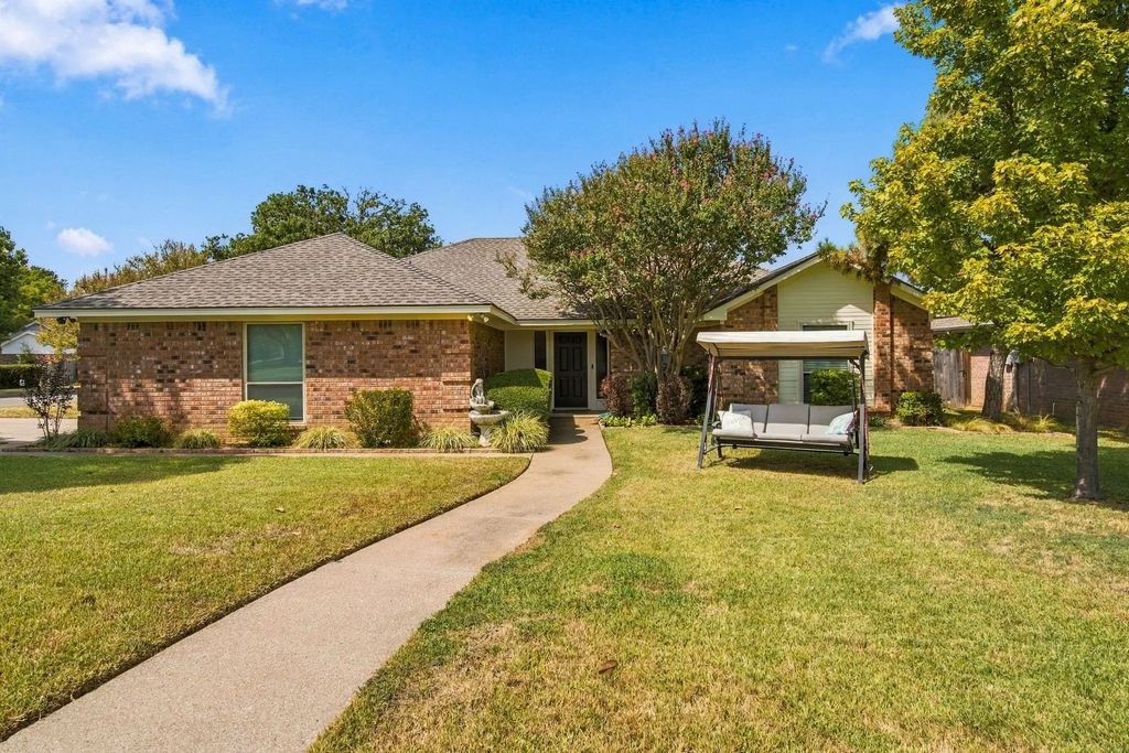 7101 Hazel Place, North Richland Hills