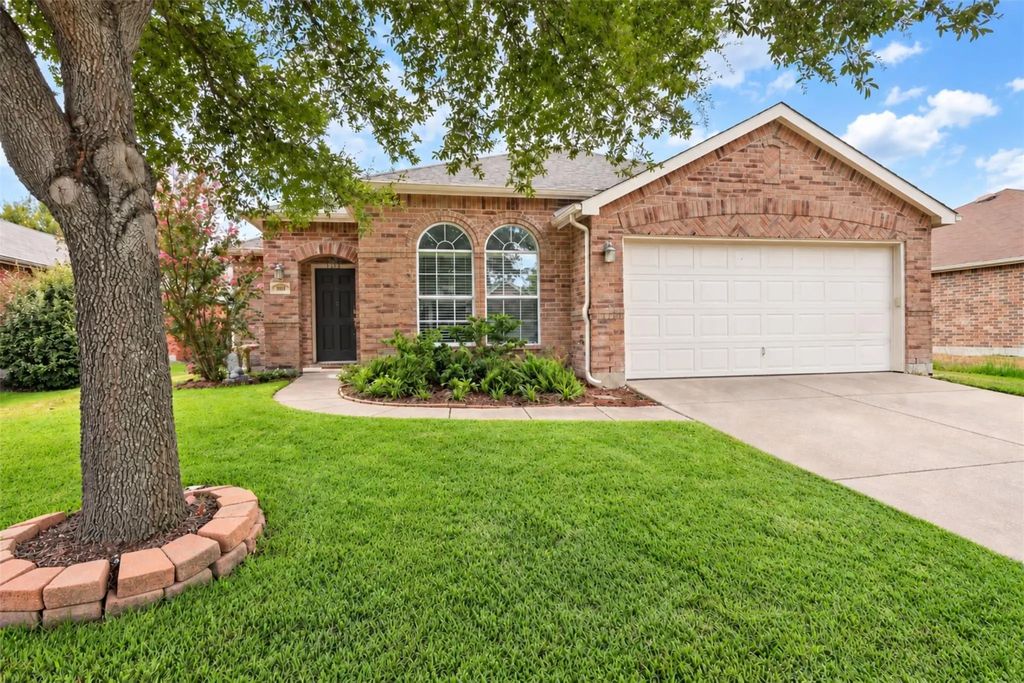 1003 Trickham Drive, Forney